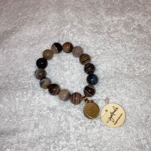Natural beaded bracelet with gold clasp